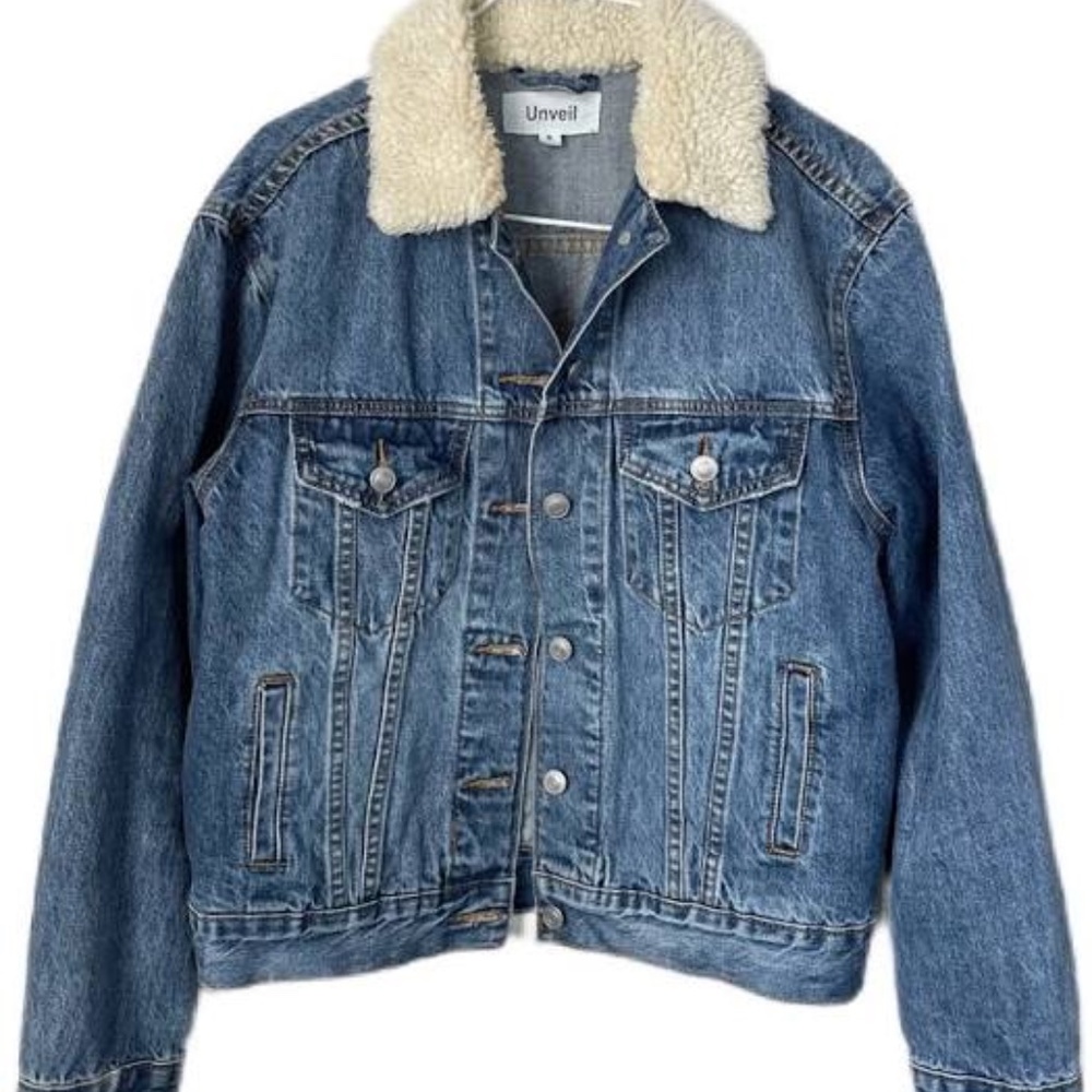 Unveil nwot denim jacket with Sherpa collar